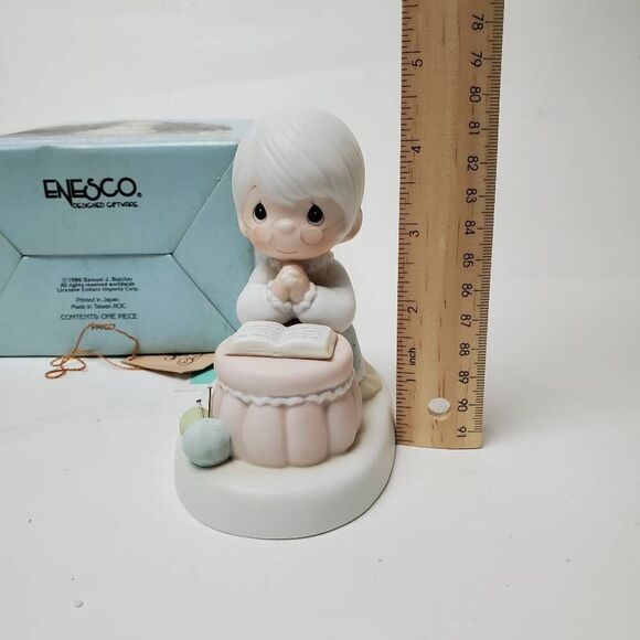 Precious Moments Grandma's Prayer, 1986 Members Only figurine Olive Branch - Picture 7 of 8